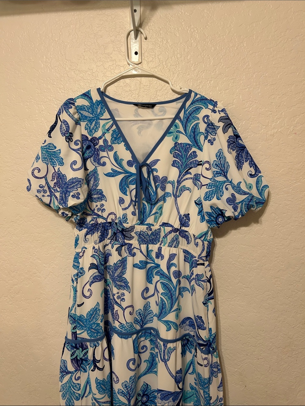 🎒Pretty Garden White & Blue Floral V-Neck Tiered Midi Dress size L GUC - Picture 9 of 15
